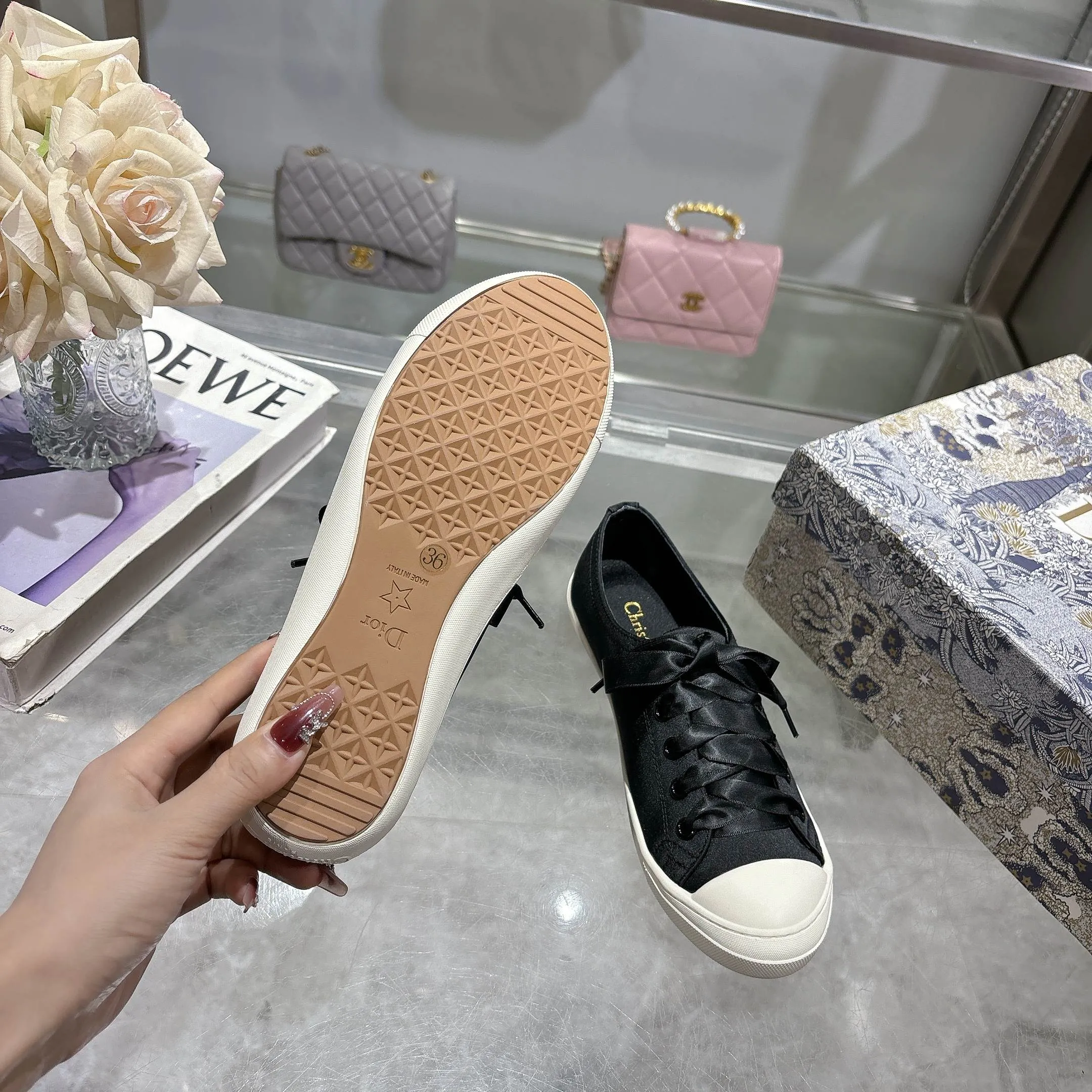 👟👟Ex-factory price 440👟👟 Dior ballet-style casual shoes, the same style as celebrities, satin fabric, breathable mesh lining, sheepskin for feet, wear-resistant rubber sole, size 35-40.